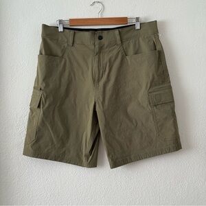 Orvis Green Cargo Men Shorts Size 34